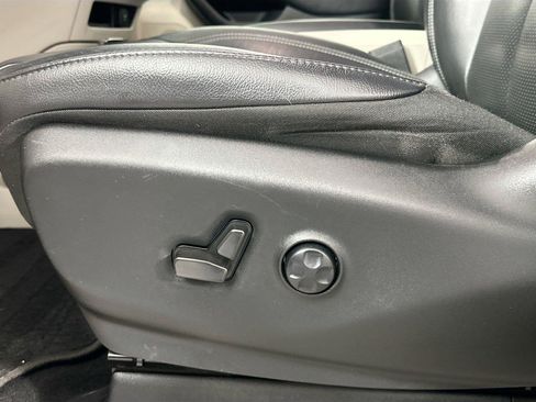 Used 2022 Chrysler Pacifica Touring-L FWD image 19