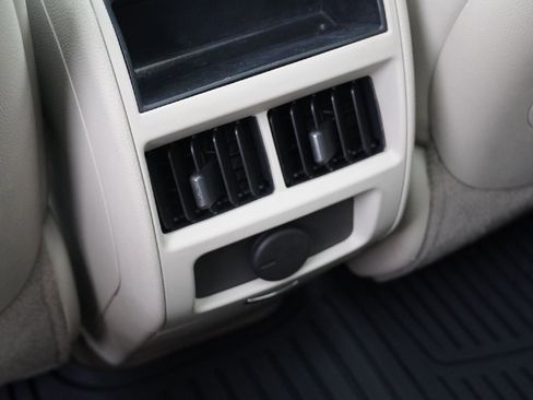 Used 2012 Cadillac SRX Luxury image 23