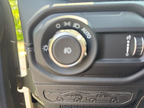 Used 2025 Jeep Wrangler Unlimited Rubicon 392 AWD/4WD image 27