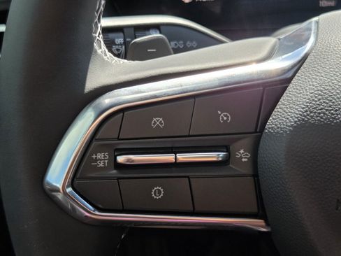 New 2027 Chevrolet Traverse LT w/ Sun and Wheel Package FWD image 15