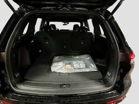 New 2025 Jeep Grand Cherokee Limited w/ Black Appearance Package image 26