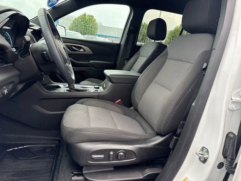Used 2023 Chevrolet Traverse LT FWD image 16