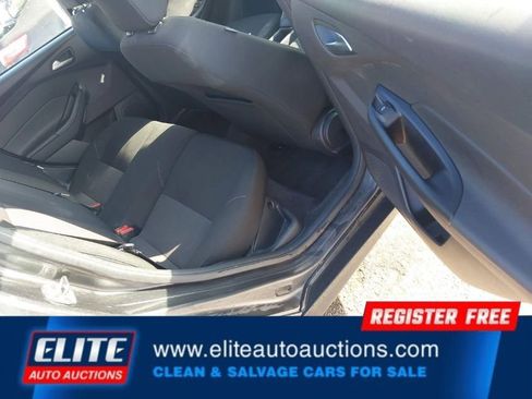 Used 2018 Ford Focus SE image 16