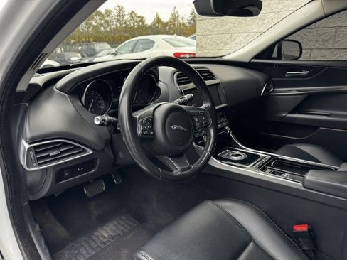Used 2019 Jaguar XE Premium AWD/4WD image 25