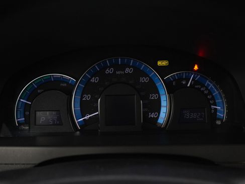 Used 2013 Toyota Camry XLE w/ Leather Pkg FWD image 23