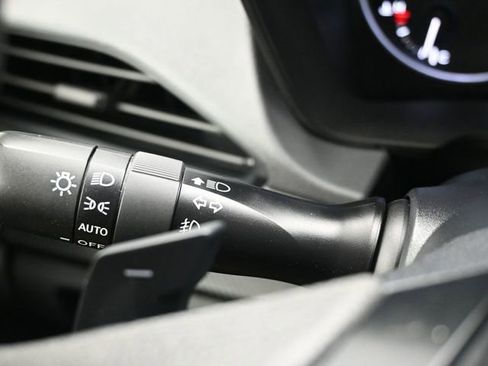 Used 2024 Subaru Crosstrek 2.0i Premium image 12