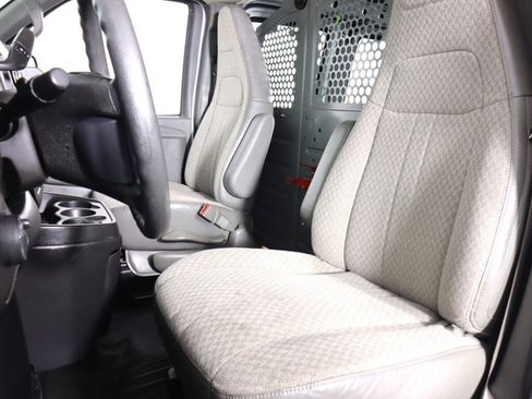 Used 2017 GMC Savana 2500 RWD image 25