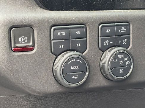 Used 2024 Chevrolet Silverado 1500 LT Trail Boss w/ LT Trail Boss Premium Package AWD/4WD image 19