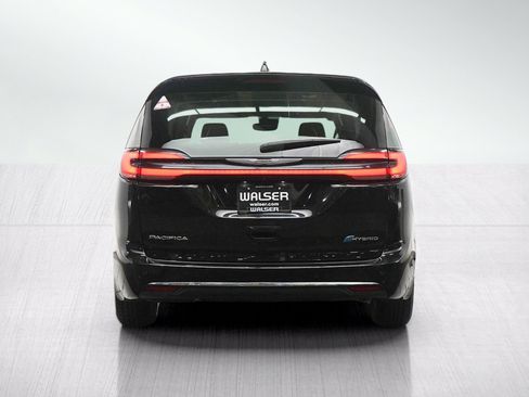 Used 2024 Chrysler Pacifica Limited FWD image 4