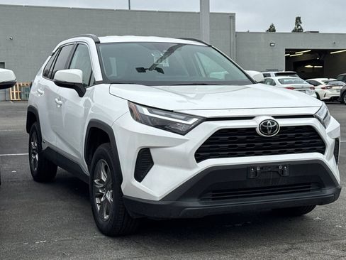 Used 2025 Toyota RAV4 XLE image 2