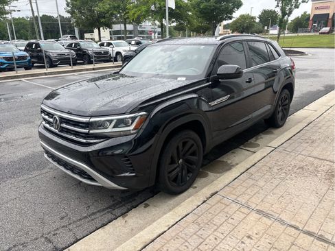 Used 2020 Volkswagen Atlas Cross Sport SE w/ Panoramic Sunroof Package FWD image 4