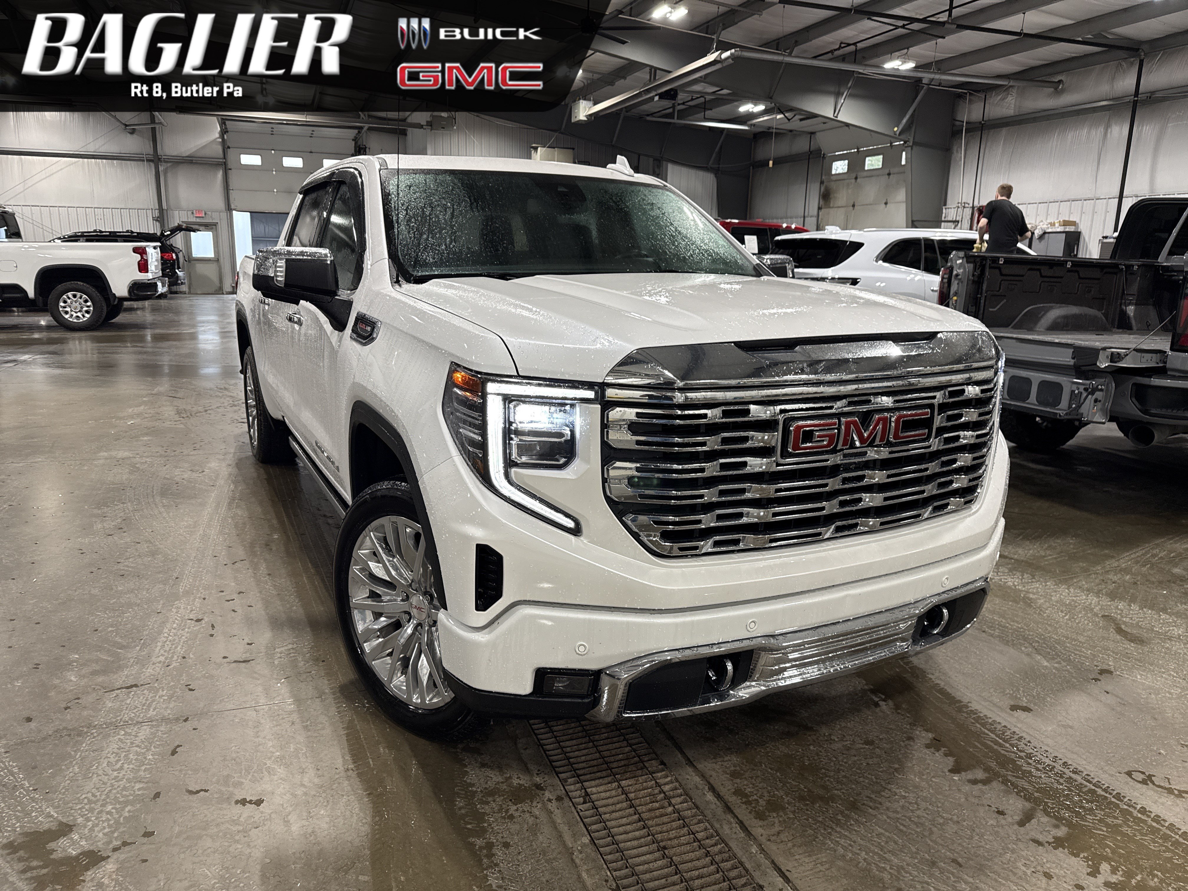 Used 2022 GMC Sierra 1500 Denali AWD/4WD image 1