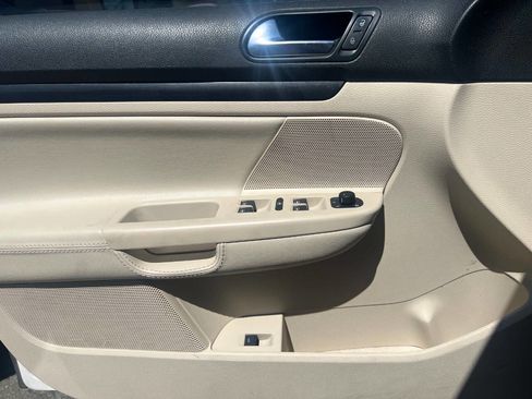 Used 2010 Volkswagen Jetta TDI image 28