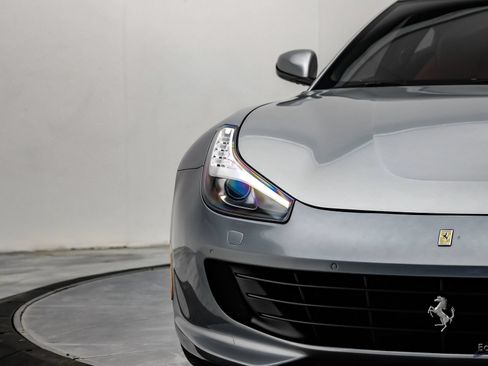Used 2018 Ferrari GTC4Lusso AWD/4WD image 35
