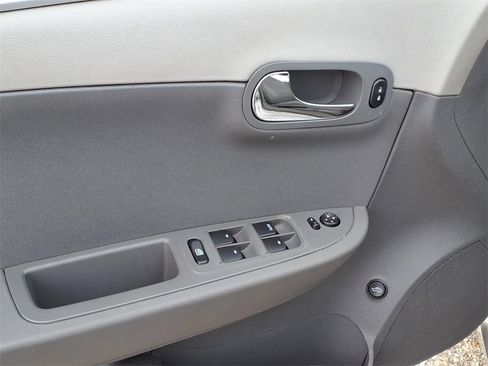 Used 2011 Chevrolet Malibu LS image 16