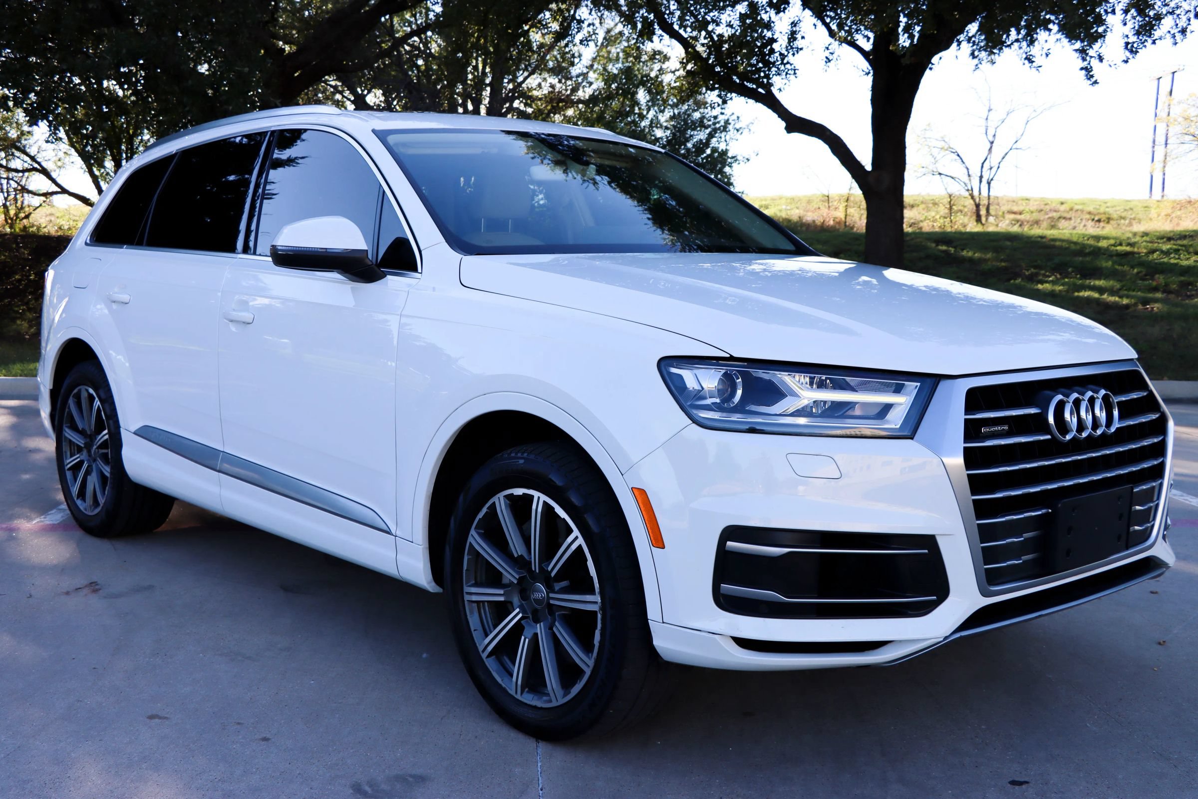 Used 2017 Audi Q7 3.0T Premium Plus w/ Premium Plus Package AWD/4WD image 4