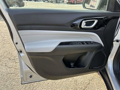 Certified 2024 Jeep Compass Limited image 12