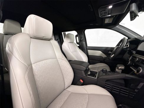 Used 2024 Toyota Tacoma Limited image 40