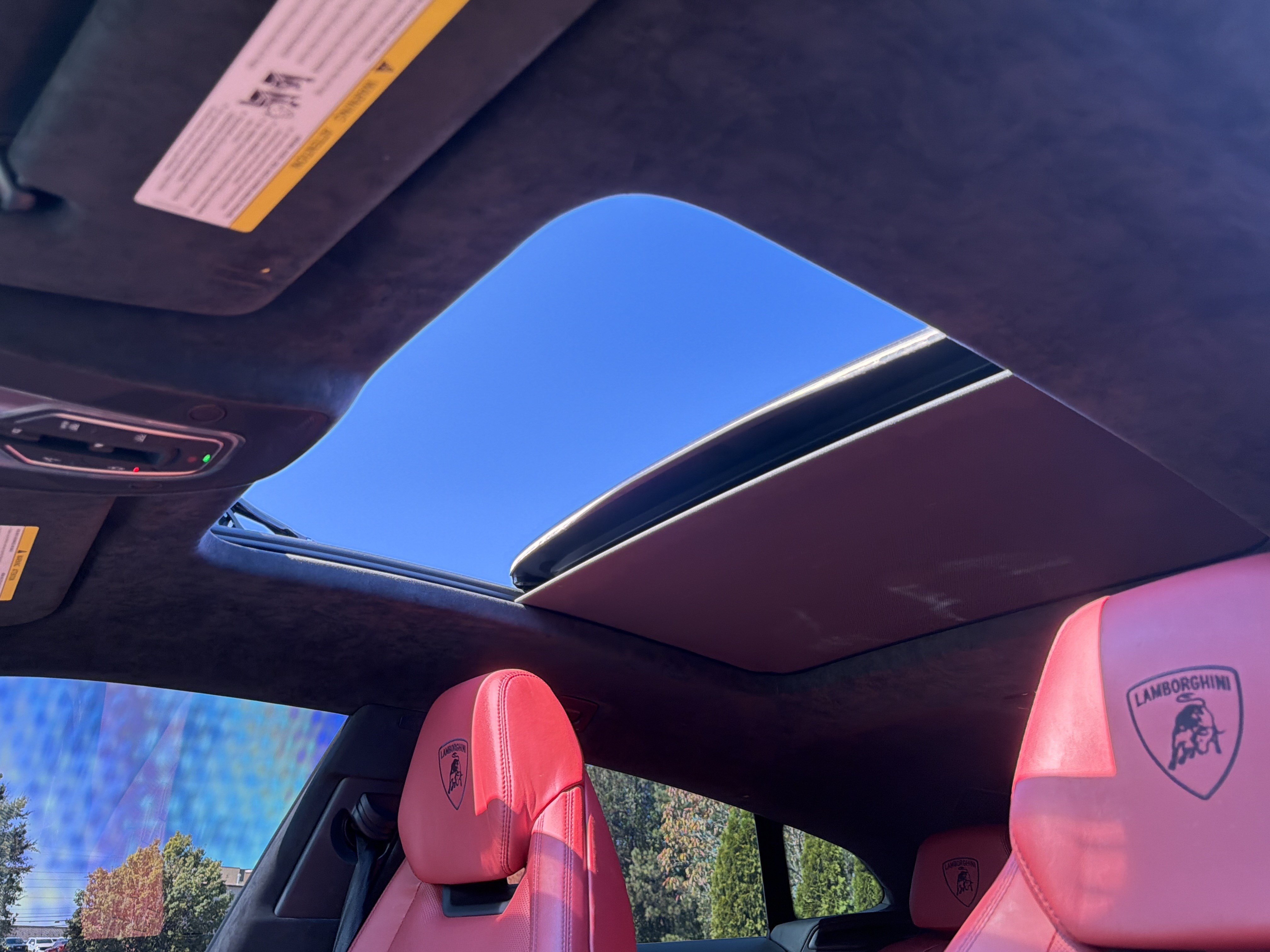 Used 2020 Lamborghini Urus AWD/4WD image 8