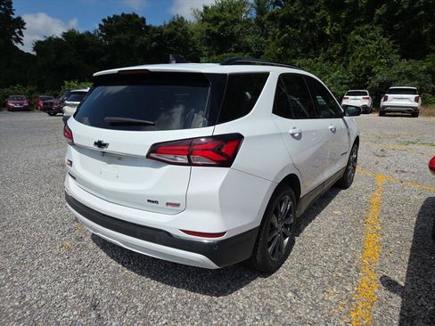 Used 2022 Chevrolet Equinox RS w/ RS Leather Package AWD/4WD image 4