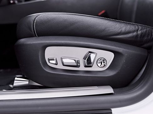 Used 2018 Rolls-Royce Ghost RWD image 59