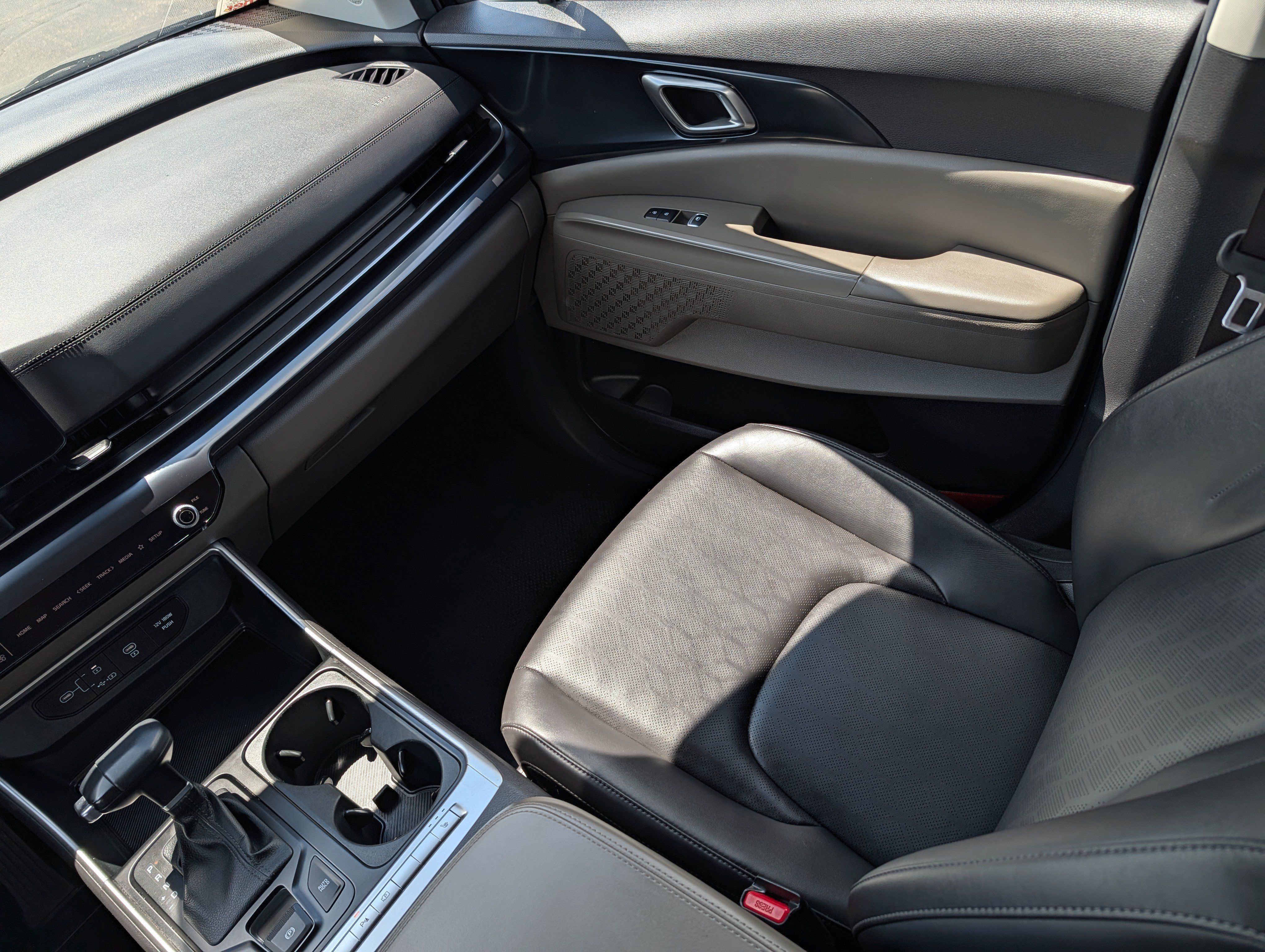 Certified 2025 Kia Carnival FWD image 11