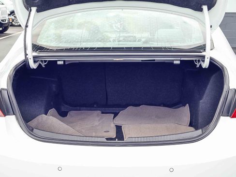 Used 2021 Chevrolet Malibu LT image 14