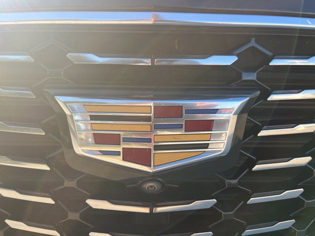 Used 2023 Cadillac XT4 Premium Luxury w/ Enhanced Visibility Package FWD image 39