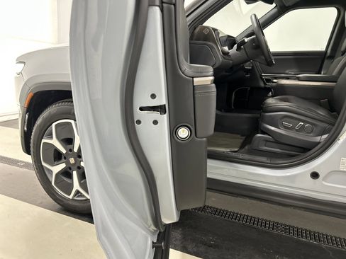 Used 2022 Rivian R1T Adventure image 30