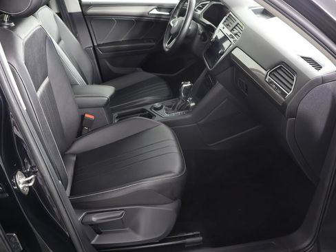 Used 2024 Volkswagen Tiguan SE AWD/4WD image 23