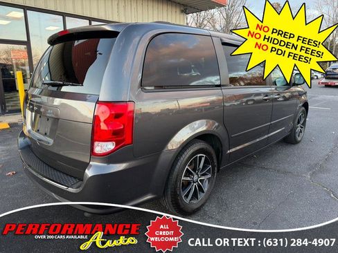 Used 2017 Dodge Grand Caravan SE image 6