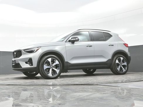 New 2026 Volvo XC40 B5 Plus w/ Protection Package Premier AWD/4WD image 21