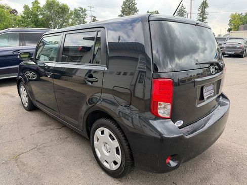 Used 2012 Scion xB FWD image 5