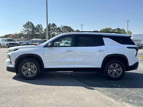 Used 2025 Chevrolet Traverse LT image 7