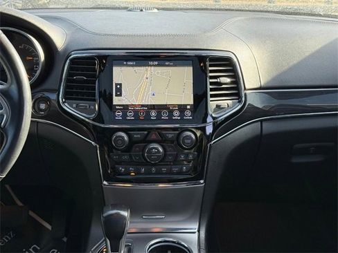 Used 2020 Jeep Grand Cherokee Overland image 14