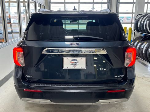Used 2022 Ford Explorer XLT w/ Equipment Group 202A image 7