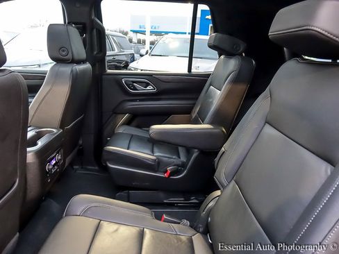 Used 2021 Chevrolet Tahoe LT w/ LT Signature Package image 18