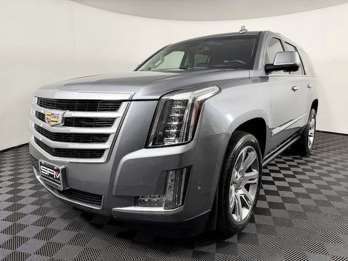 Used 2018 Cadillac Escalade Premium Luxury AWD/4WD image 3