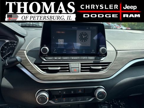 Used 2025 Nissan Altima 2.5 SV FWD image 14
