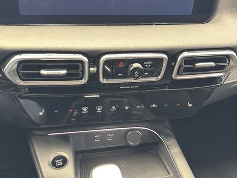 Used 2026 Nissan Sentra SR w/ SR Premium Package FWD image 5