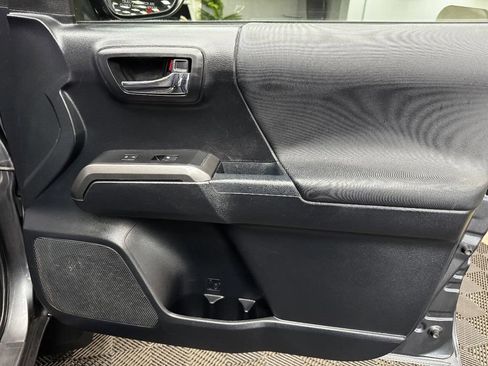 Used 2018 Toyota Tacoma TRD Sport AWD/4WD image 54
