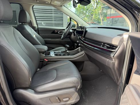 Used 2025 Kia Carnival SX Prestige FWD image 10