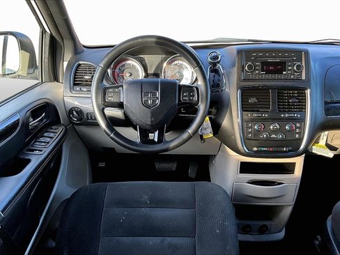 Used 2016 Dodge Grand Caravan SE image 5