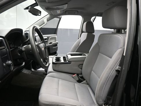 Used 2018 Chevrolet Silverado 1500 Custom w/ Custom Value Package image 9