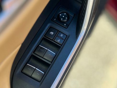 Used 2022 Toyota RAV4 XLE Premium image 24