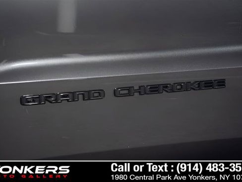 Used 2019 Jeep Grand Cherokee SRT image 24