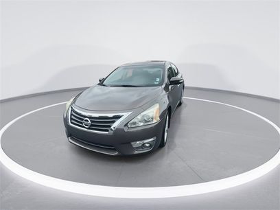 Used 2015 Nissan Altima 2.5 SV w/ Convenience Package