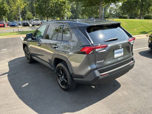 Used 2021 Toyota RAV4 XLE AWD/4WD image 8