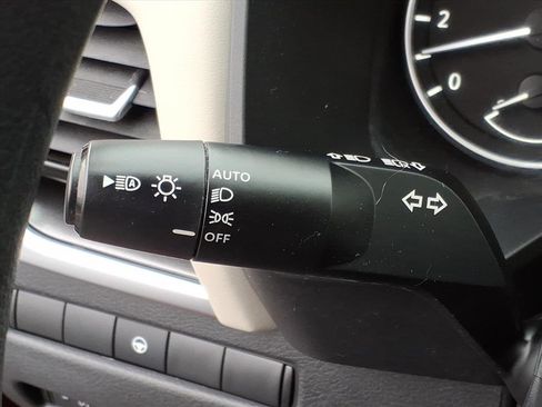 Used 2021 Nissan Rogue SV image 23