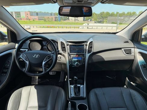 Used 2015 Hyundai Elantra GT w/ Option Group 03 FWD image 3